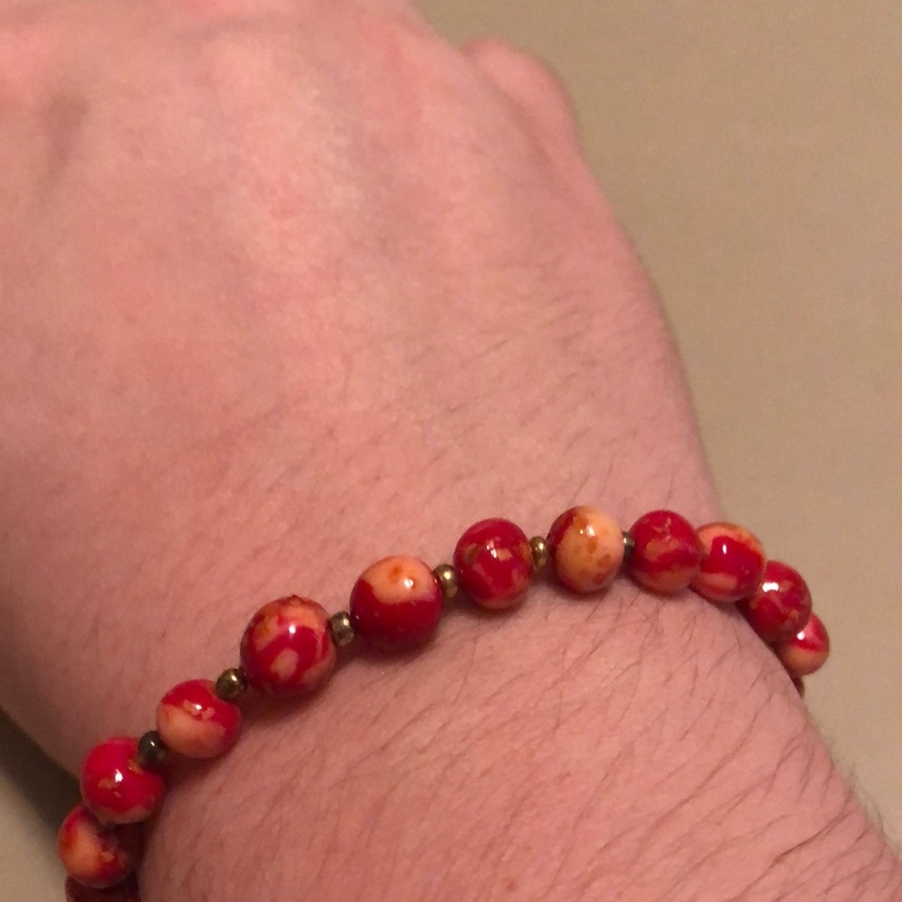 Red and Cream Beaded Bracelet - Picture 4 of 4